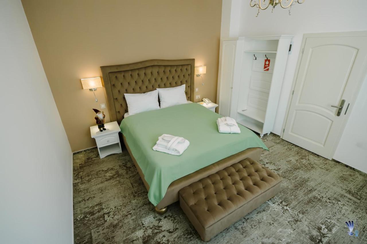 Hotel La Belle Epoque เปโตรชานิ ภายนอก รูปภาพ