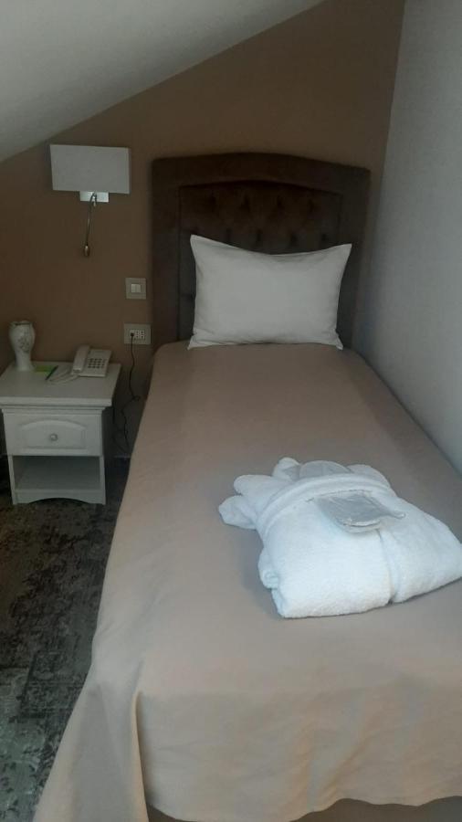 Hotel La Belle Epoque เปโตรชานิ ภายนอก รูปภาพ